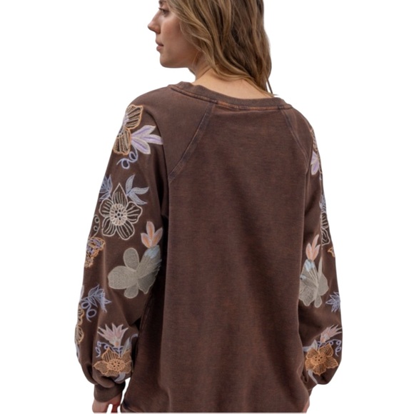 103:  BLUEVELVET NWT SWEATSHIRT CHARCOAL (C) - Picture 2 of 2